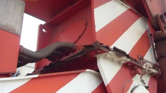 ���͸ۿڙC(j��)е�ľS��Ϳ�b